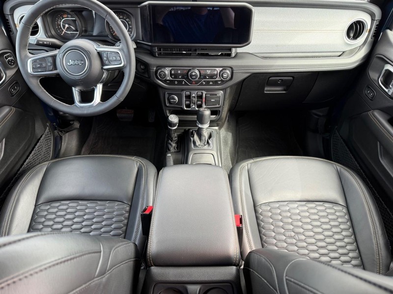 Jeep Wrangler Vehicle Image 11