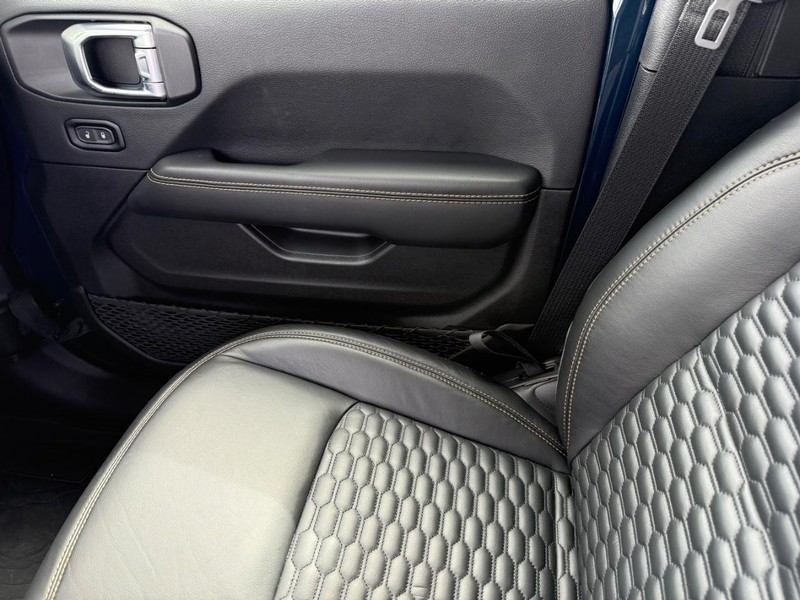 Jeep Wrangler Vehicle Image 21