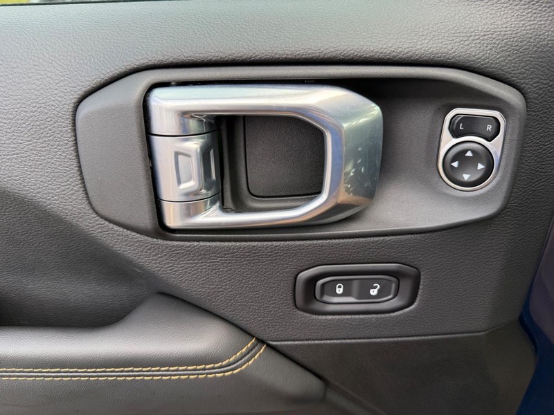 Jeep Wrangler Vehicle Image 24