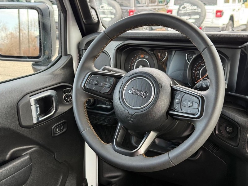 Jeep Wrangler Vehicle Image 12