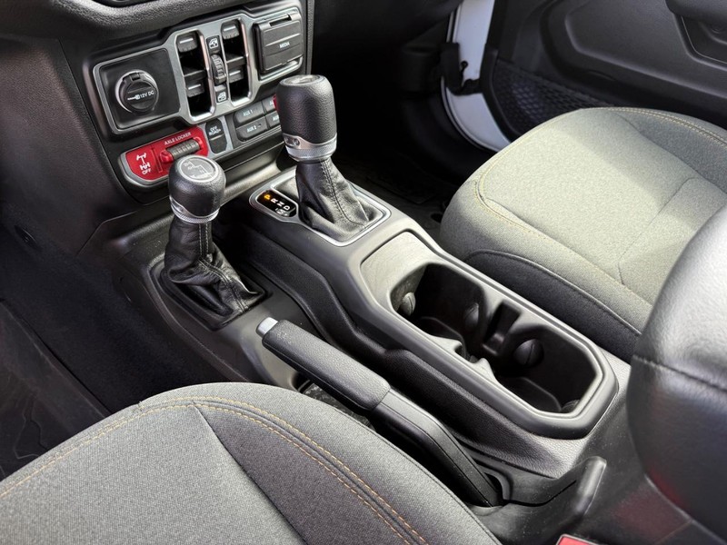 Jeep Wrangler Vehicle Image 19