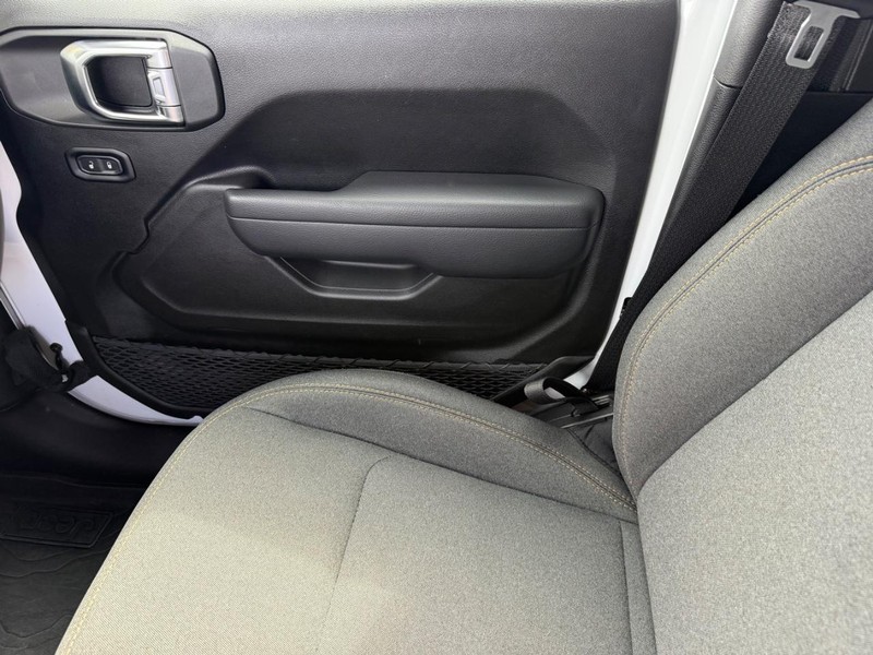 Jeep Wrangler Vehicle Image 20