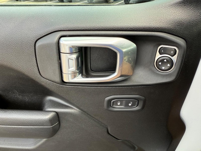 Jeep Wrangler Vehicle Image 23