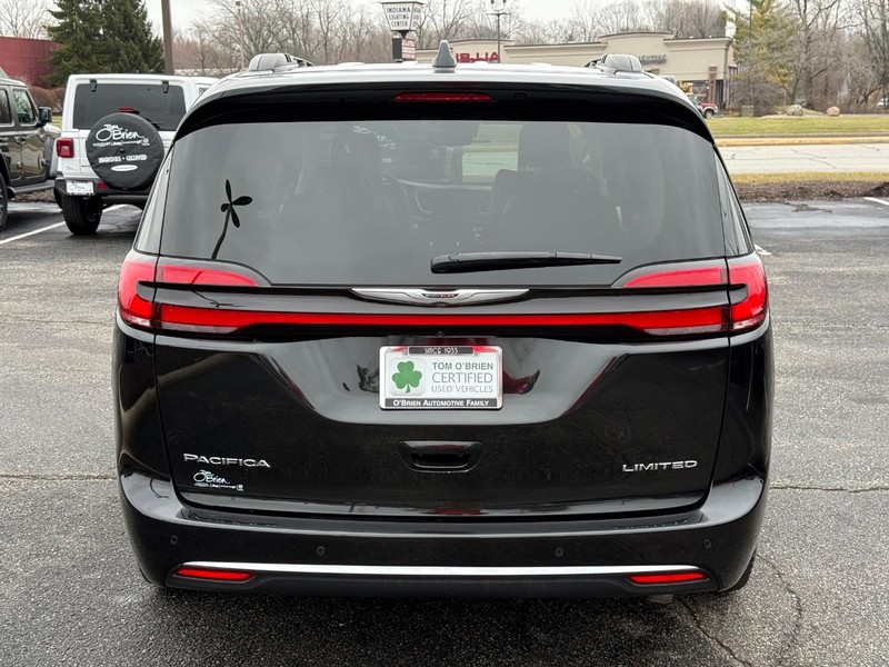 Chrysler Pacifica Vehicle Full-screen Gallery Image 04