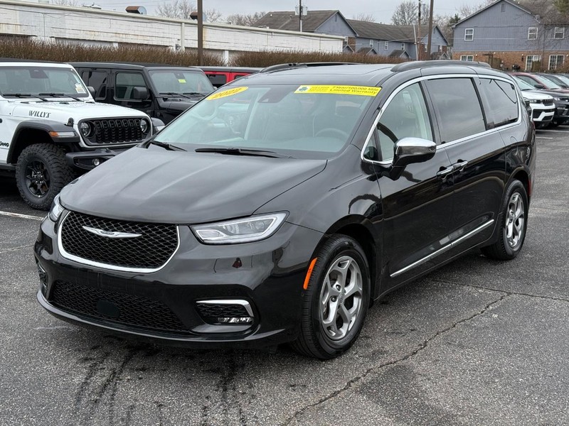 Chrysler Pacifica Vehicle Full-screen Gallery Image 09