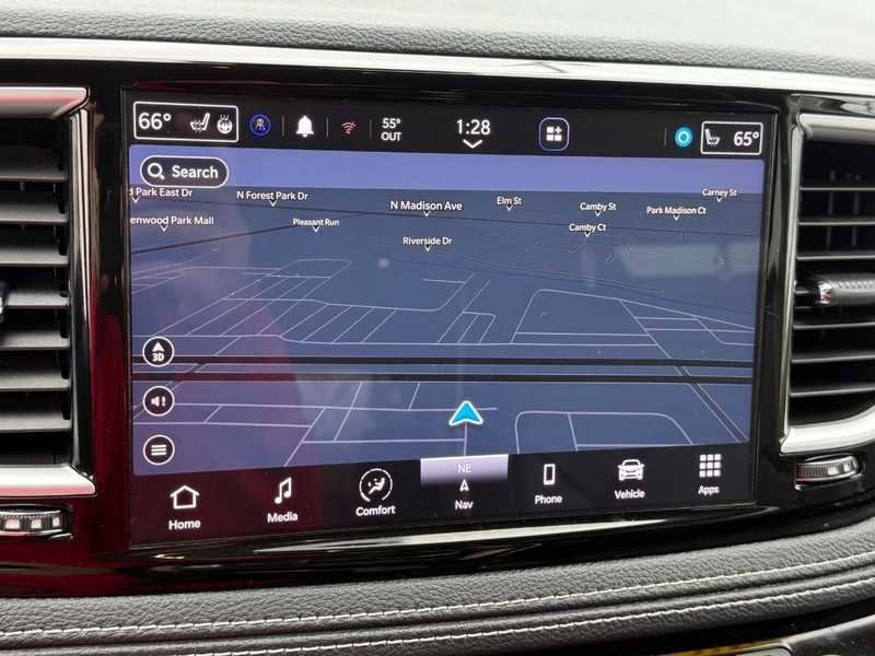 Chrysler Pacifica Vehicle Full-screen Gallery Image 19