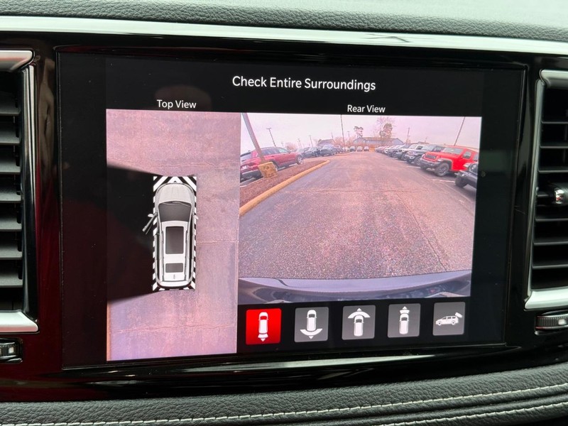 Chrysler Pacifica Vehicle Full-screen Gallery Image 20