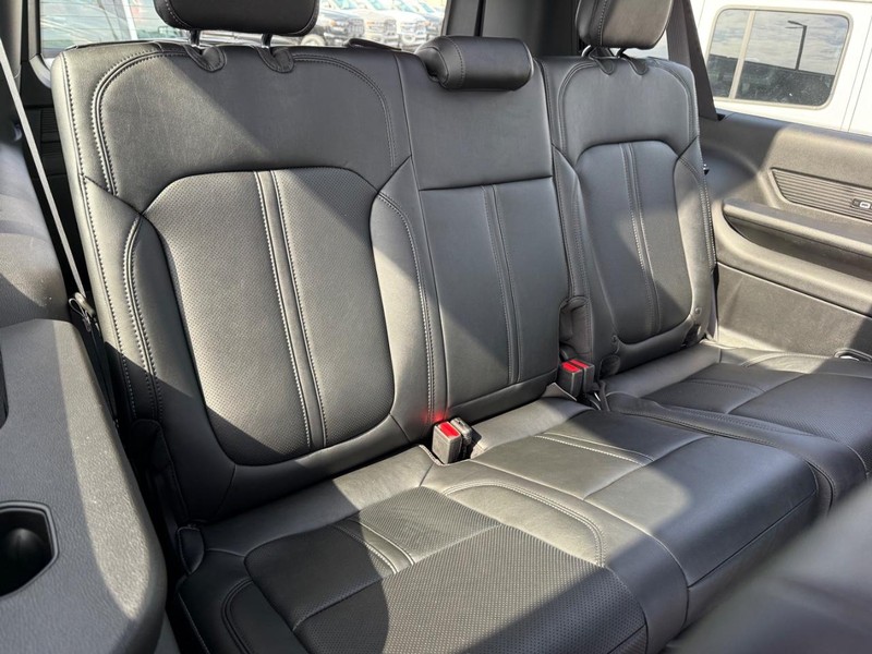 Jeep Grand Wagoneer L Vehicle Image 05