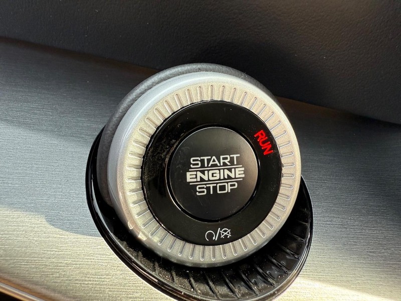 Jeep Grand Wagoneer L Vehicle Image 10