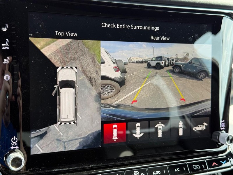 Jeep Grand Wagoneer L Vehicle Image 12