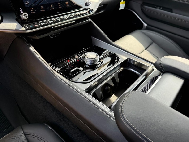 Jeep Grand Wagoneer L Vehicle Image 13