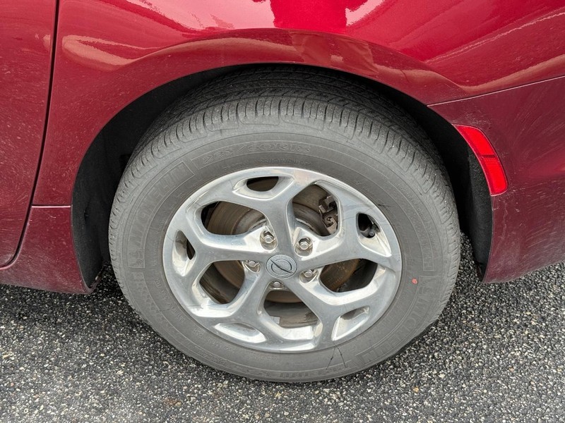 Chrysler Pacifica Vehicle Full-screen Gallery Image 06