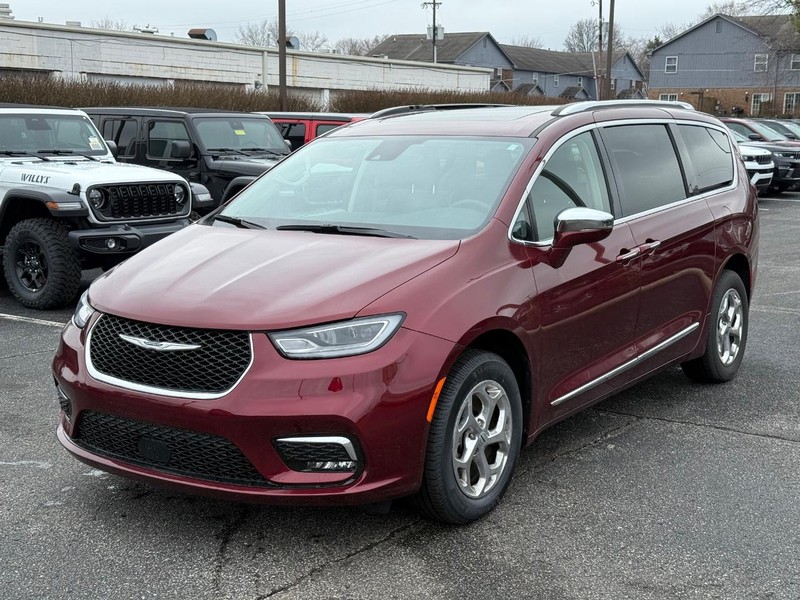 Chrysler Pacifica Vehicle Full-screen Gallery Image 09