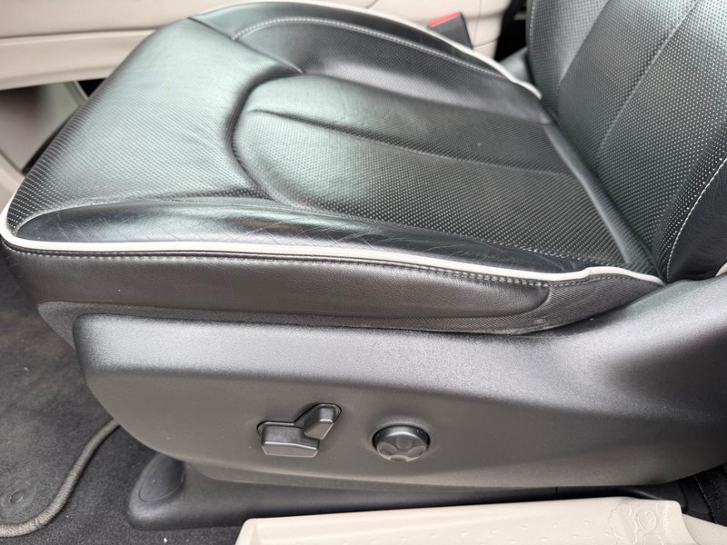 Chrysler Pacifica Vehicle Full-screen Gallery Image 27