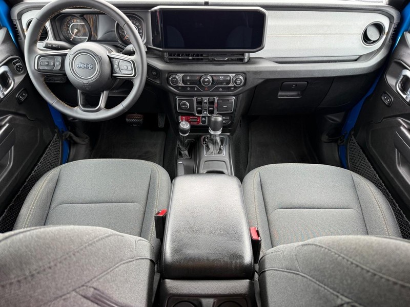 Jeep Gladiator Vehicle Image 11