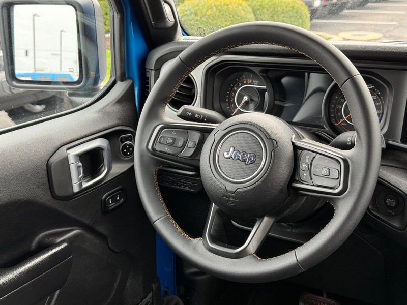 Jeep Gladiator Vehicle Image 12