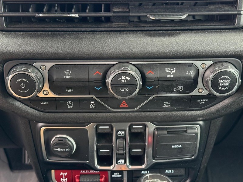 Jeep Gladiator Vehicle Image 18