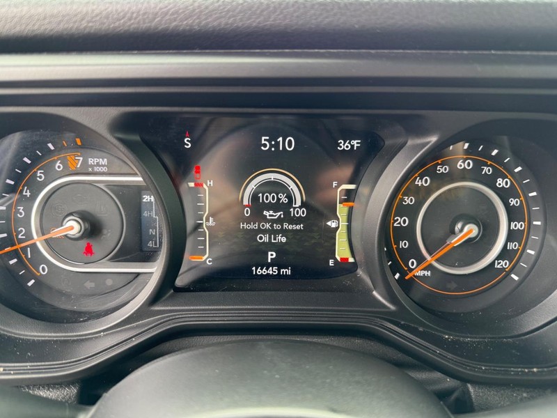 Jeep Gladiator Vehicle Image 21