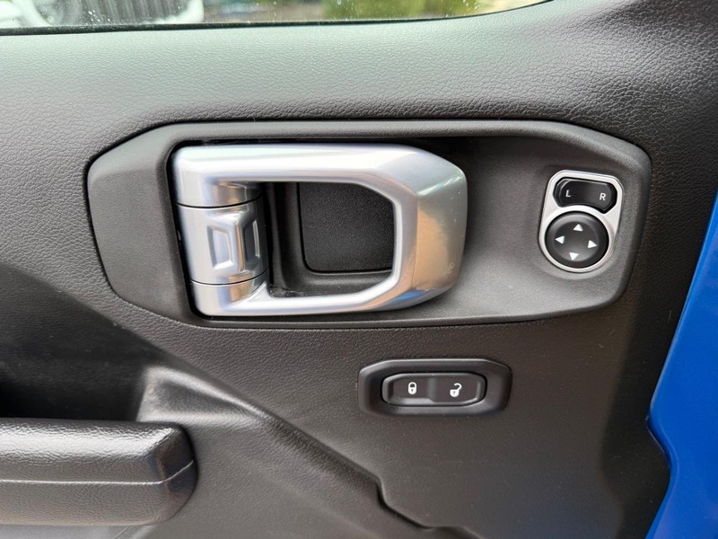 Jeep Gladiator Vehicle Image 23