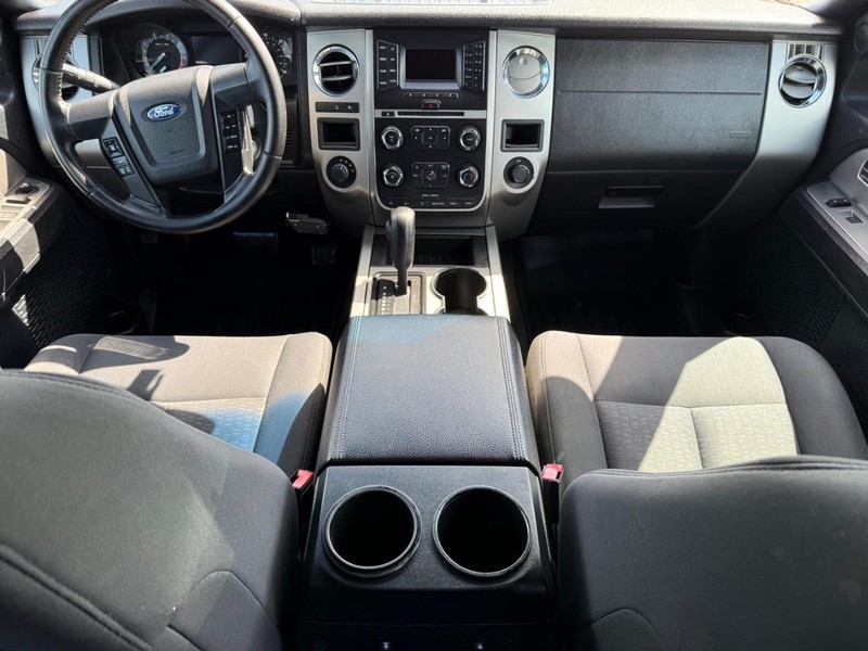 Ford Expedition EL Vehicle Image 12