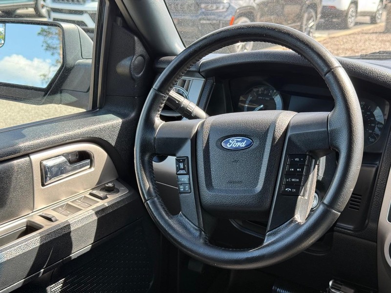 Ford Expedition EL Vehicle Image 13