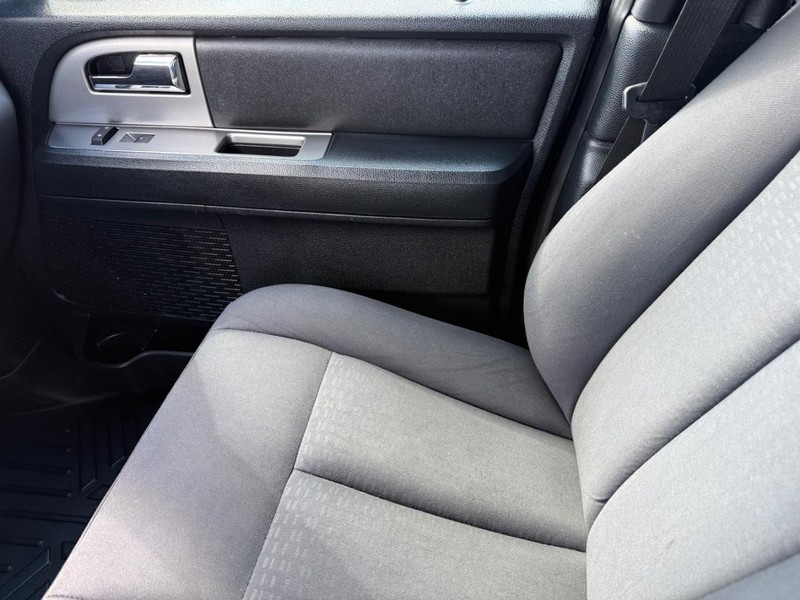 Ford Expedition EL Vehicle Image 20