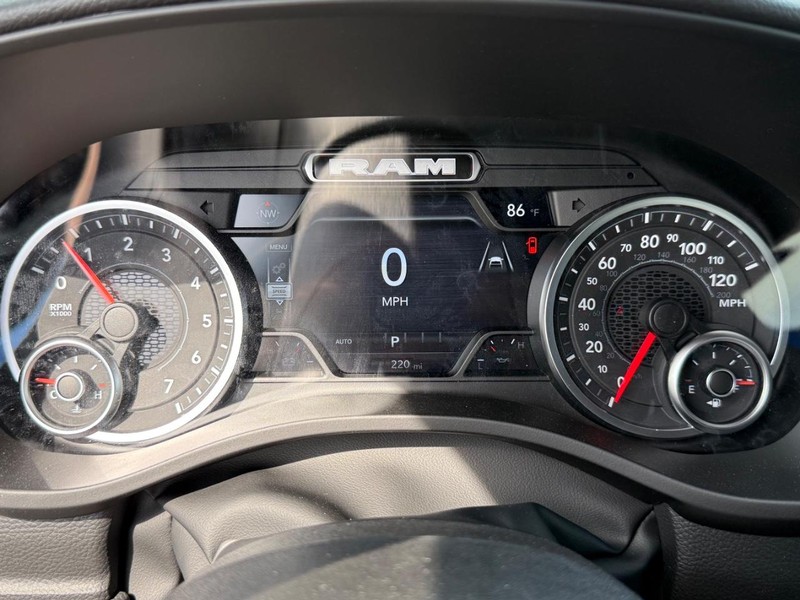 Ram 1500 Vehicle Image 14