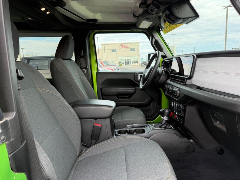 Jeep Wrangler Vehicle Image 10