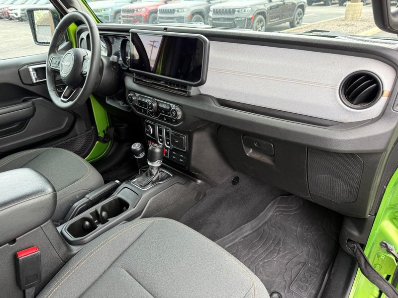 Jeep Wrangler Vehicle Image 11