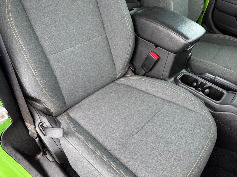 Jeep Wrangler Vehicle Image 12