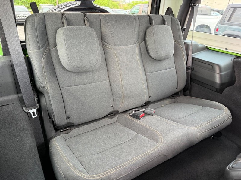 Jeep Wrangler Vehicle Image 13