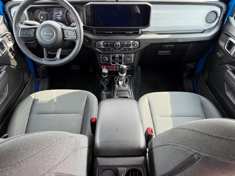 Jeep Wrangler Vehicle Image 11