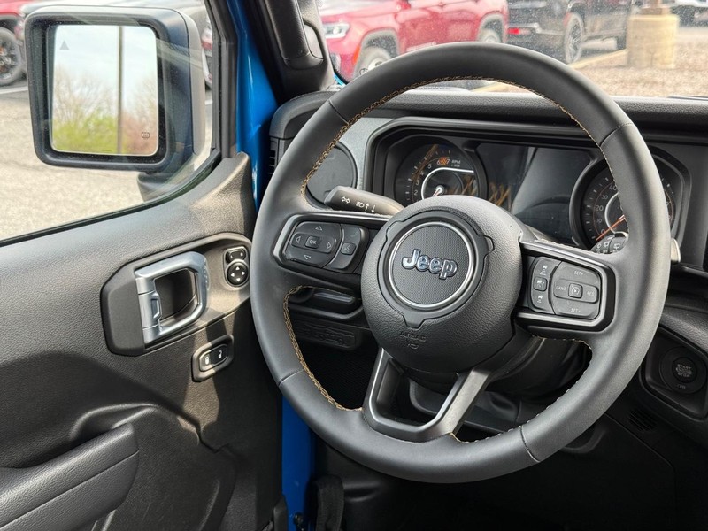 Jeep Wrangler Vehicle Image 12