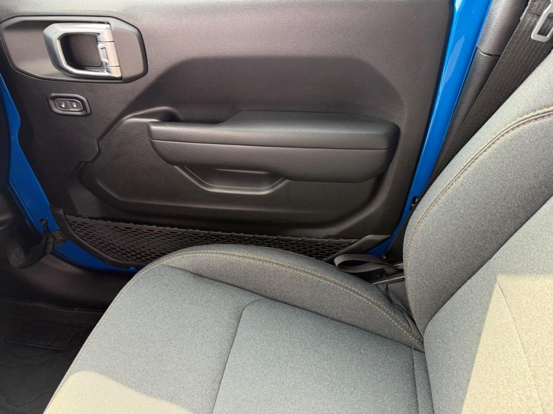 Jeep Wrangler Vehicle Image 21