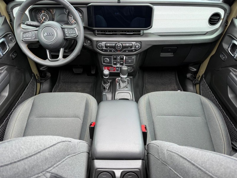 Jeep Wrangler Vehicle Image 12