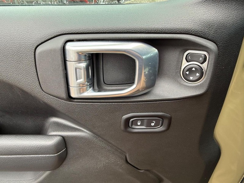 Jeep Wrangler Vehicle Image 25