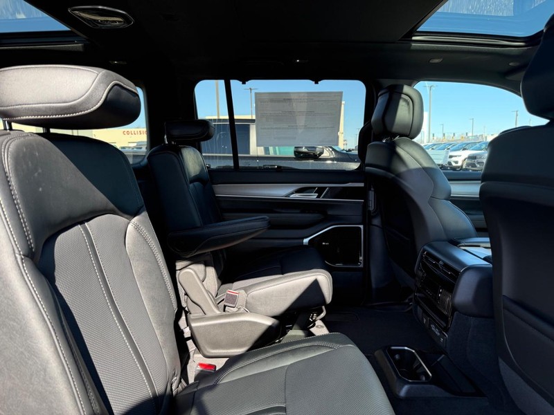 Jeep Grand Wagoneer Vehicle Image 04