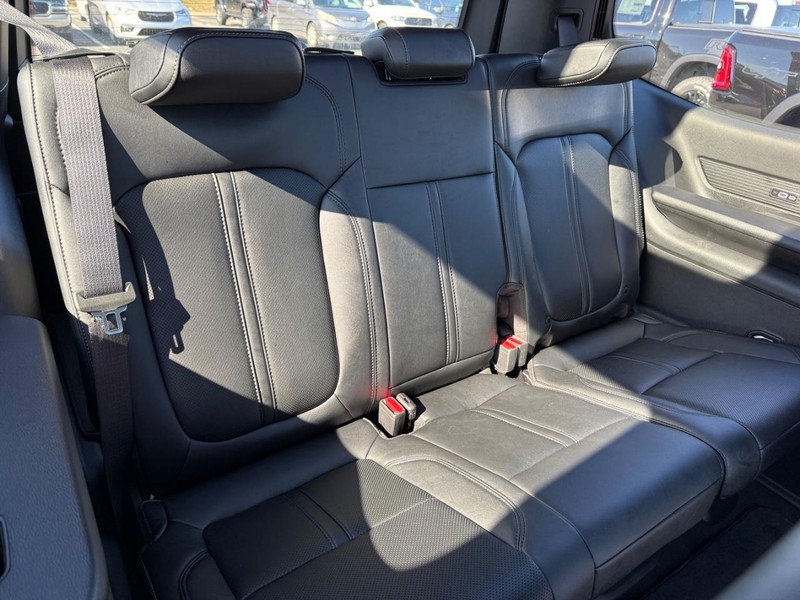 Jeep Grand Wagoneer Vehicle Image 05