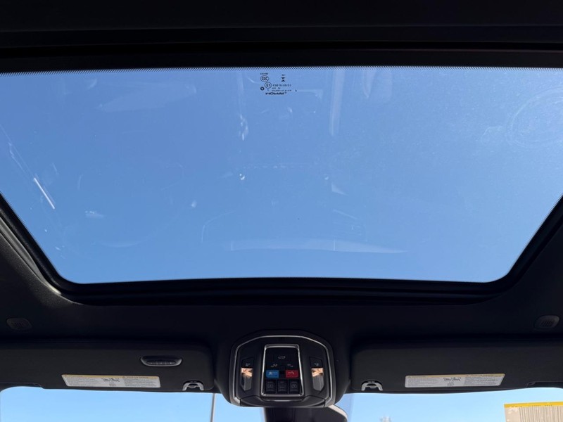 Jeep Grand Wagoneer Vehicle Image 06