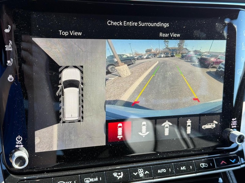 Jeep Grand Wagoneer Vehicle Image 13