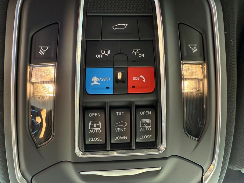 Jeep Grand Wagoneer Vehicle Image 16