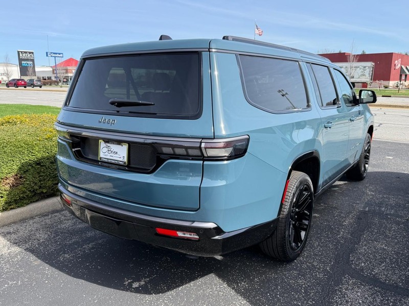 Jeep Grand Wagoneer L Vehicle Image 02