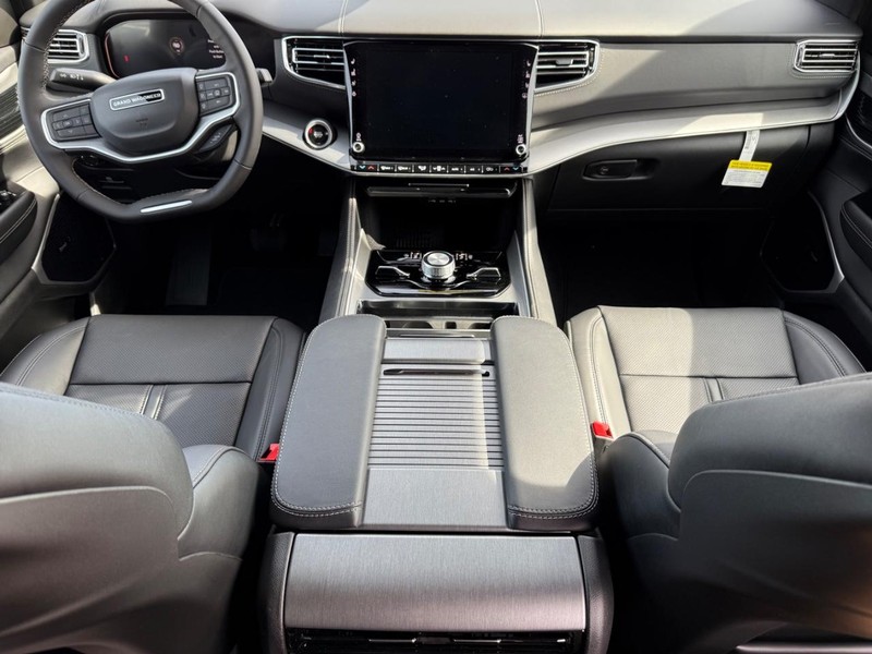 Jeep Grand Wagoneer L Vehicle Image 06