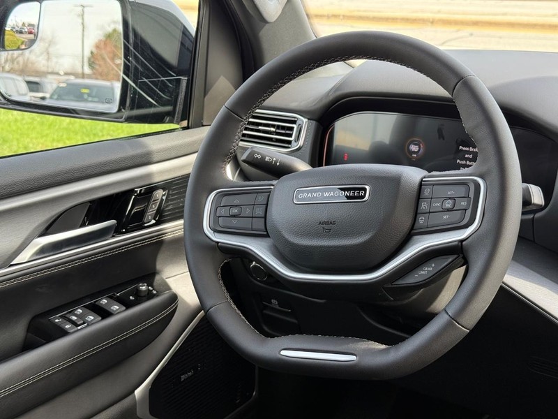 Jeep Grand Wagoneer L Vehicle Image 07