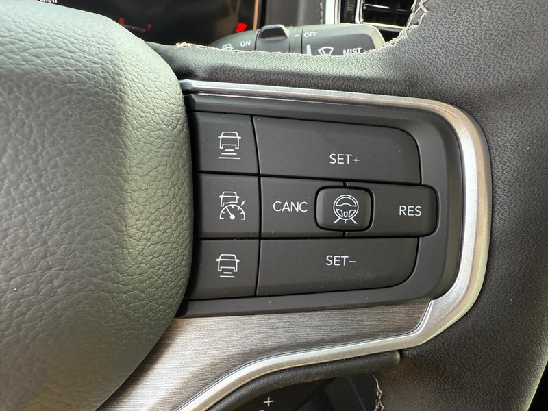 Jeep Grand Wagoneer L Vehicle Image 09