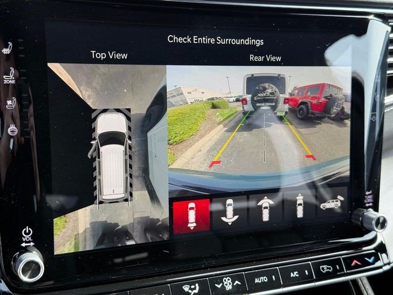 Jeep Grand Wagoneer L Vehicle Image 12