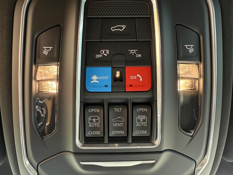 Jeep Grand Wagoneer L Vehicle Image 15