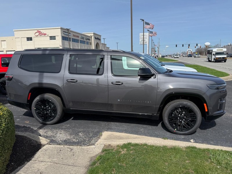 Jeep Grand Wagoneer L Vehicle Image 02
