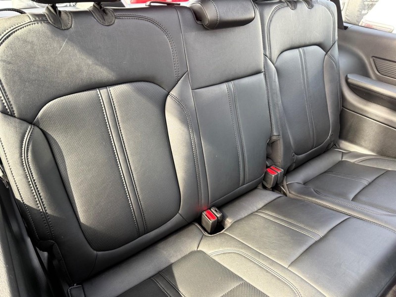 Jeep Grand Wagoneer L Vehicle Image 05