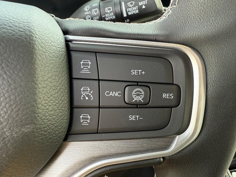 Jeep Grand Wagoneer L Vehicle Image 09